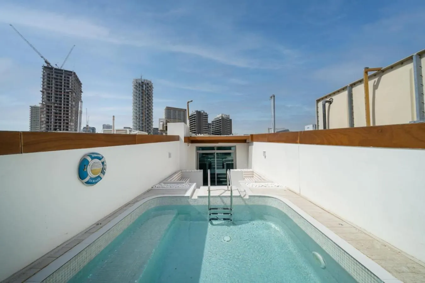 Апартаменты Luxury Jvc 2 Bed Duplex With Private Pool And Jacuzzi Дубай ОАЭ