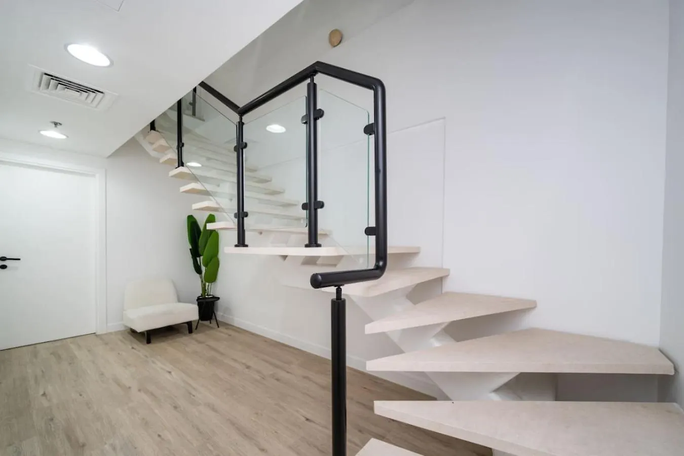 Апартаменты Luxury Jvc 2 Bed Duplex With Private Pool And Jacuzzi Дубай