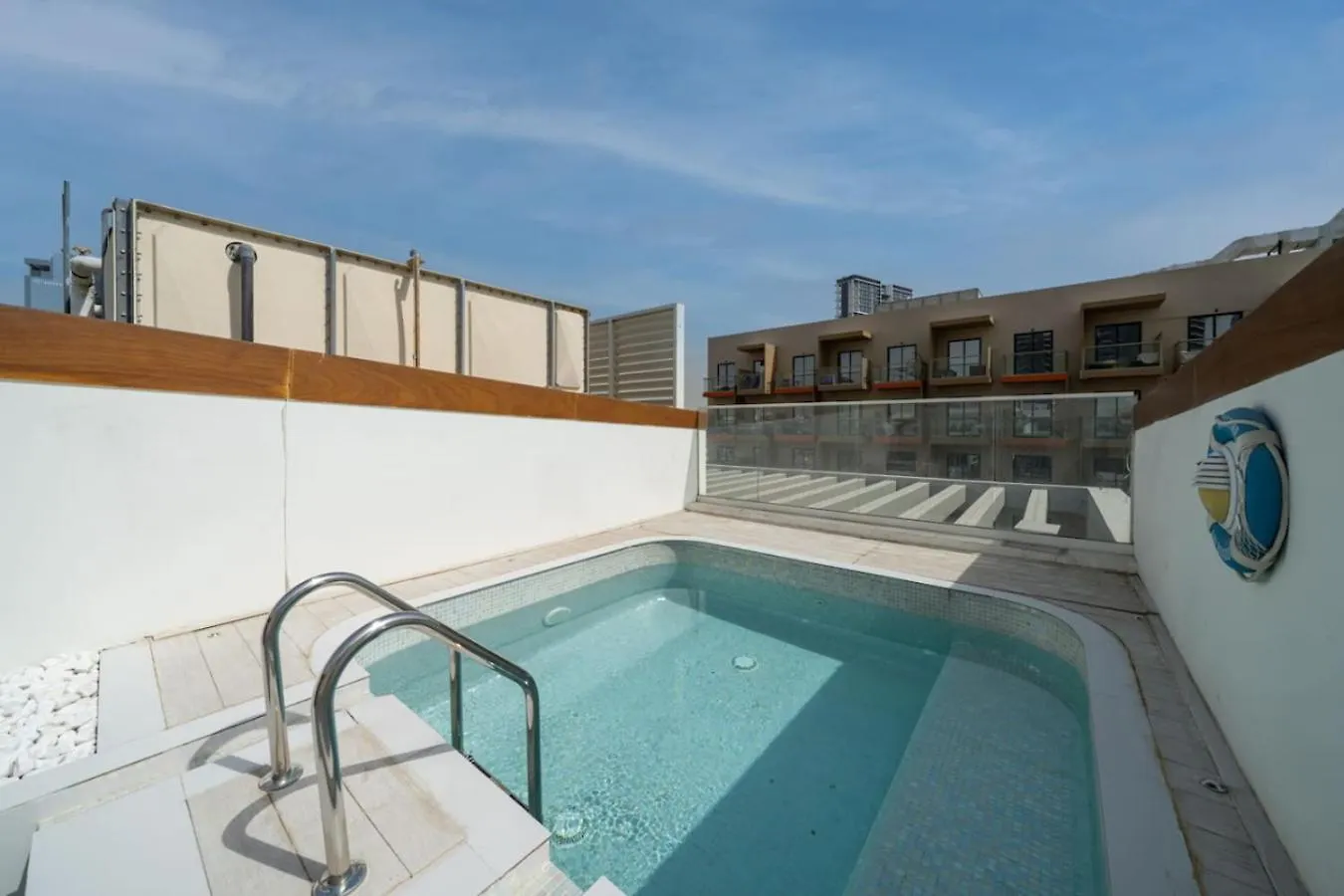 Апартаменты Luxury Jvc 2 Bed Duplex With Private Pool And Jacuzzi Дубай