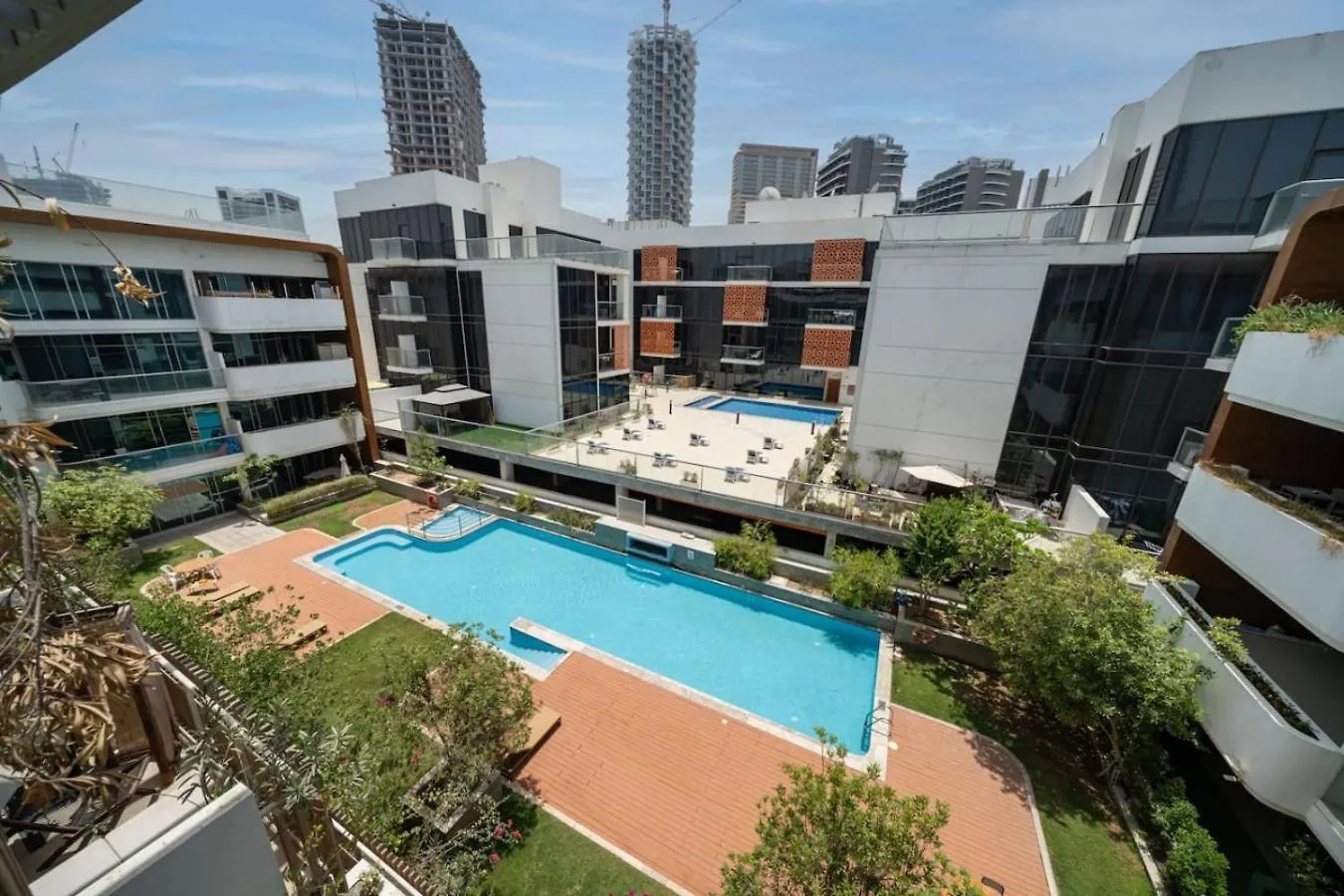 Апартаменты Luxury Jvc 2 Bed Duplex With Private Pool And Jacuzzi Дубай ОАЭ