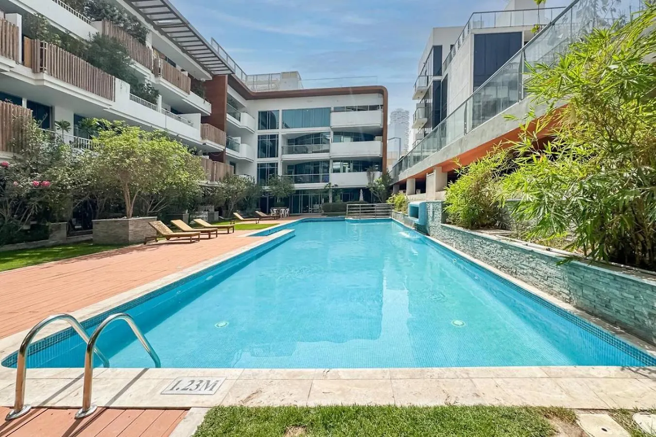 Апартаменты Luxury Jvc 2 Bed Duplex With Private Pool And Jacuzzi Дубай